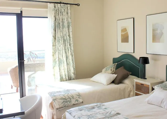 Luxury In + Pool Вілла Адехе