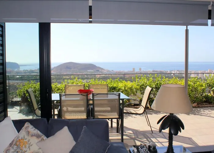 Luxury In + Pool Вілла Адехе